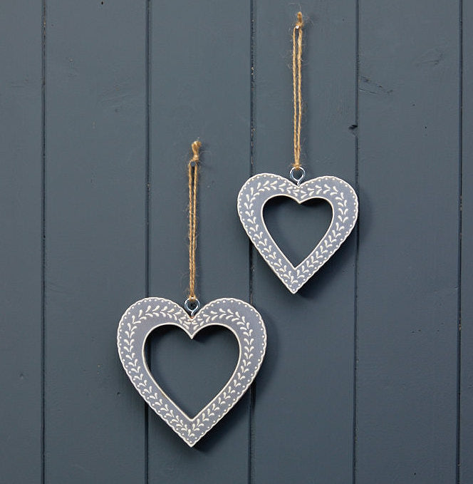 HANGING GREY HEART WITH WHITE PATTERN