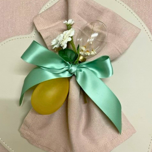 DECORATIVE HANDING EGGS FILLED WITH DRIED FLOWERS